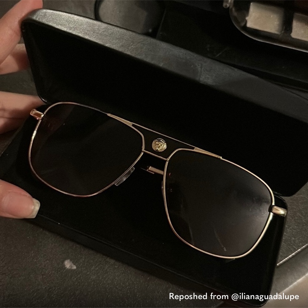 Chic Black and Gold Aviator Sunglasses